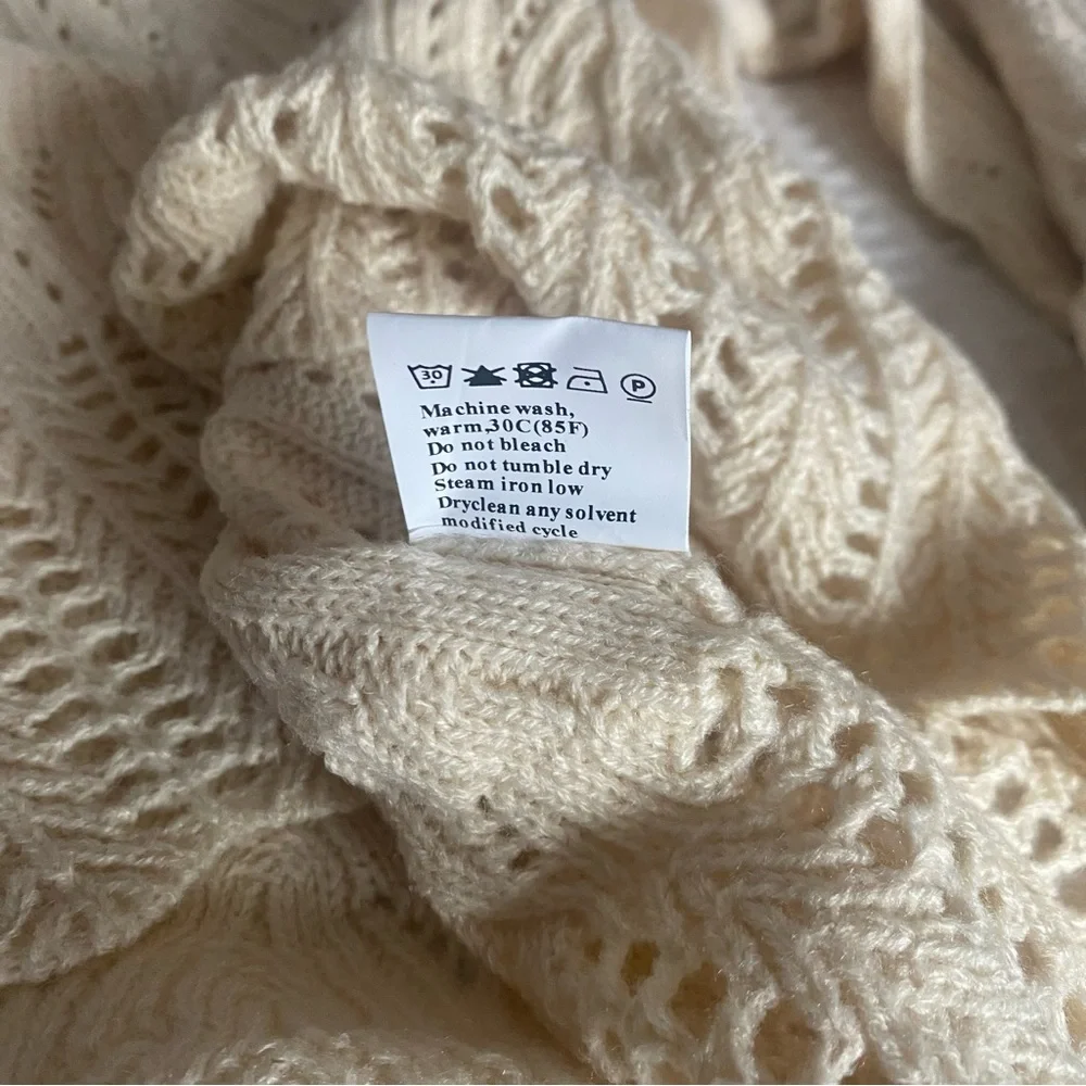 Cream Acrylic Knit Sweater size Large